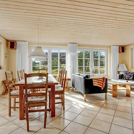 Amazing Home In Blavand With Sauna 別荘