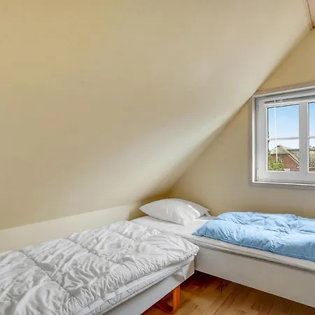 5 Bedroom Lovely In *