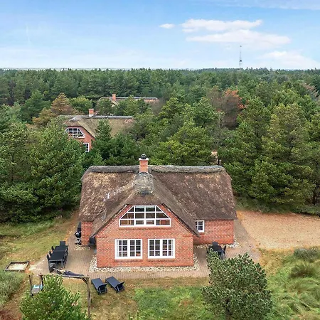5 Bedroom Lovely In Holiday home Blavand